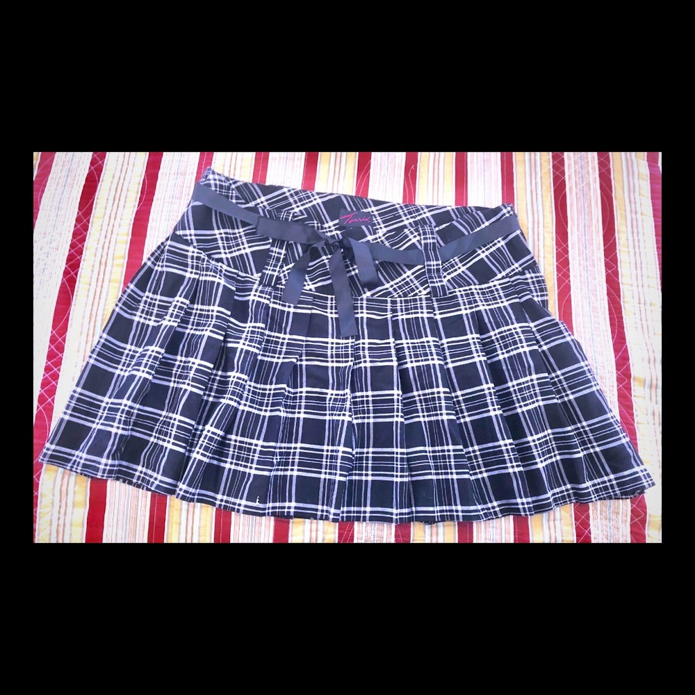 Torrid 18 black & white pleated schoolgirl skirt